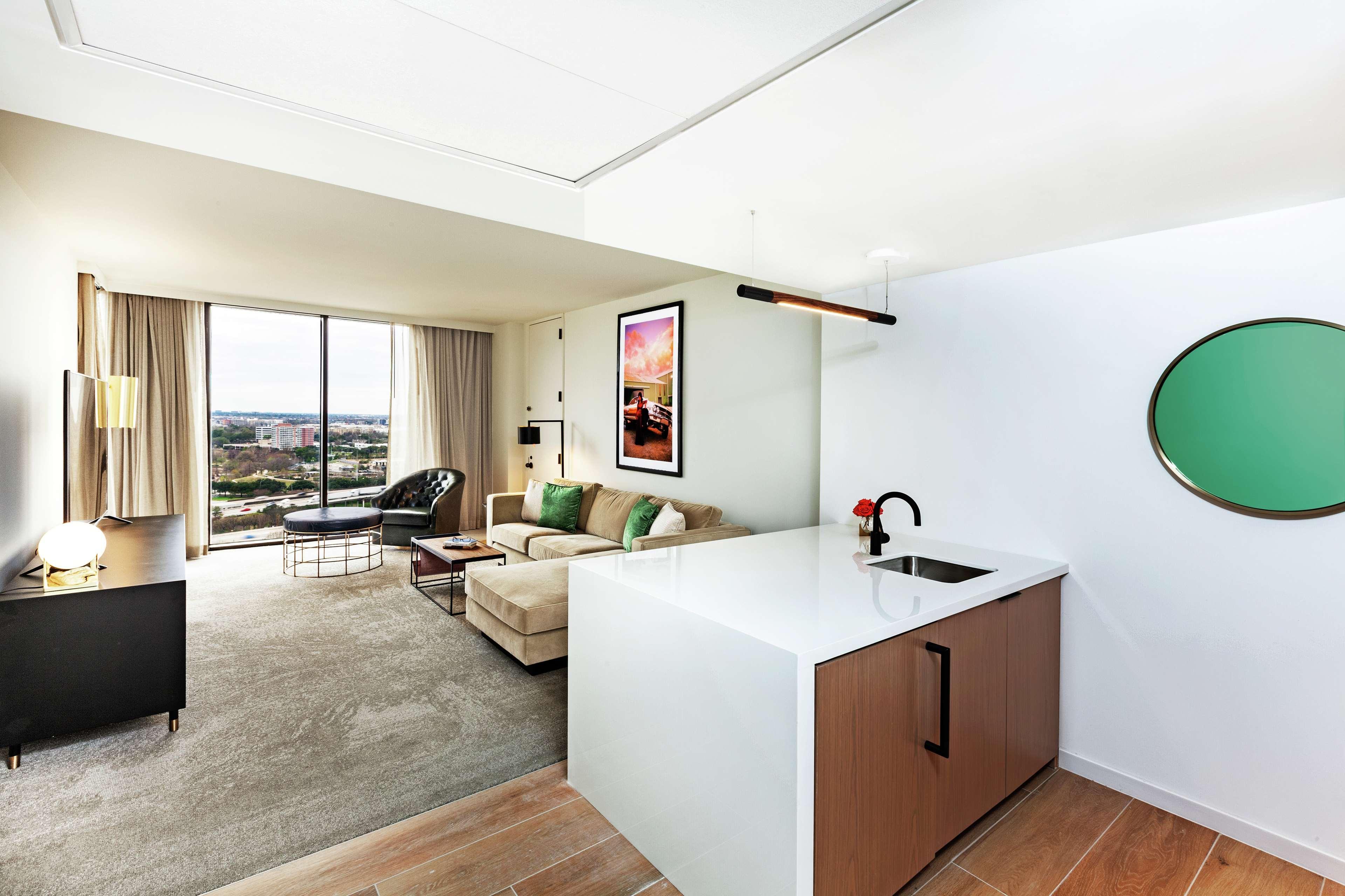C. Baldwin, Curio Collection By Hilton 4*