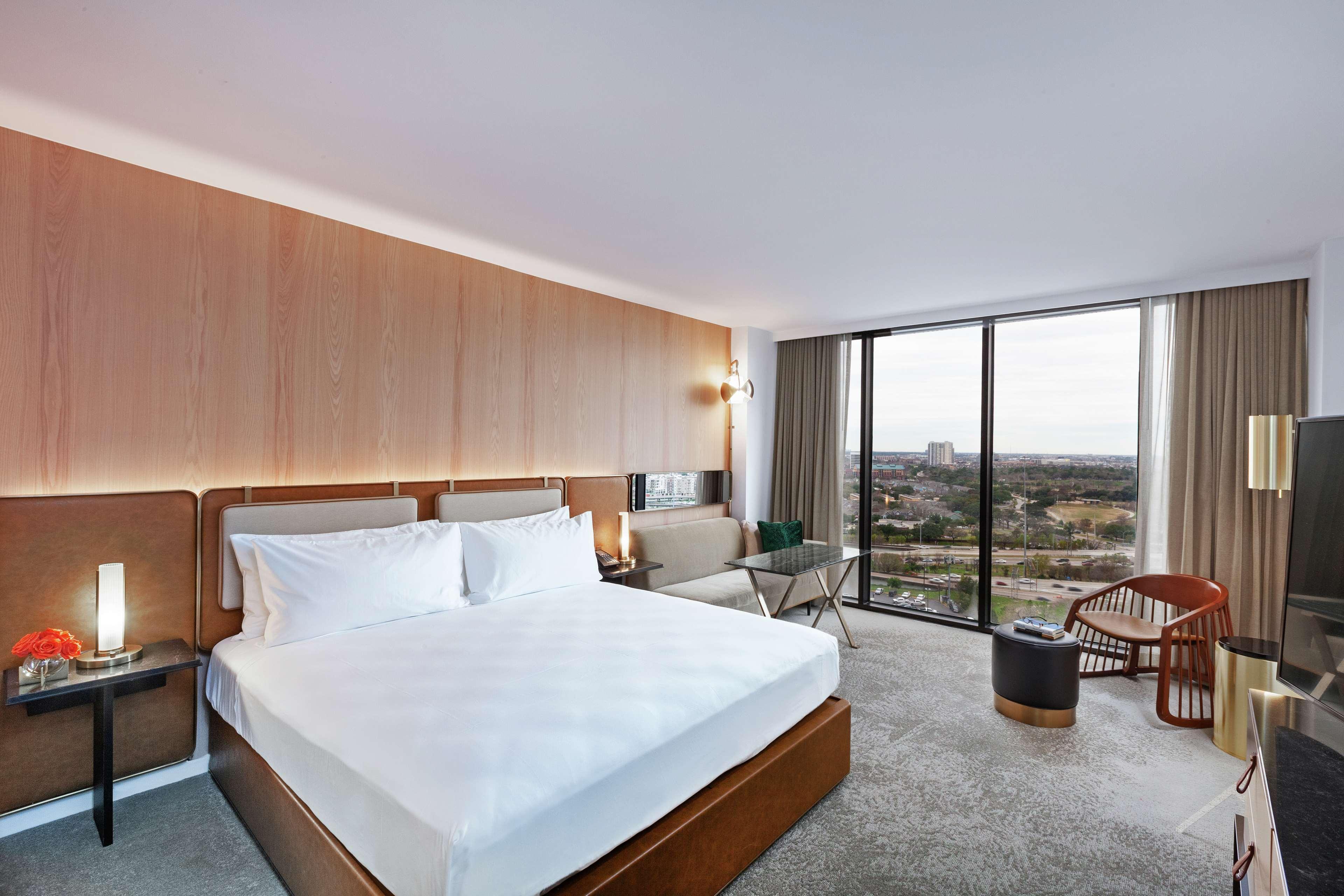 C. Baldwin, Curio Collection By Hilton 4*