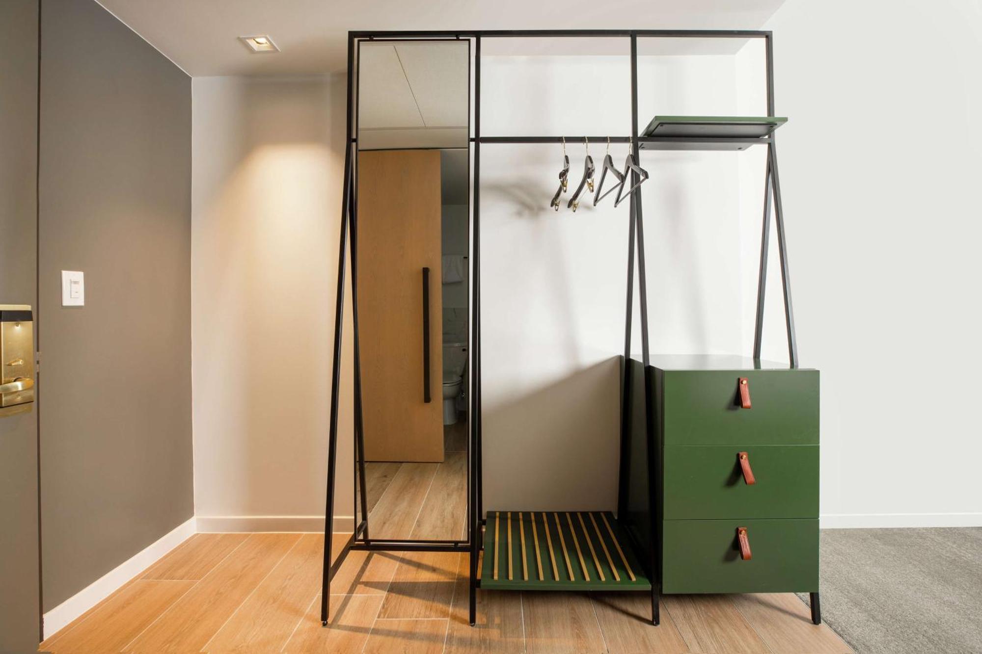 C. Baldwin, Curio Collection By Hilton 4*