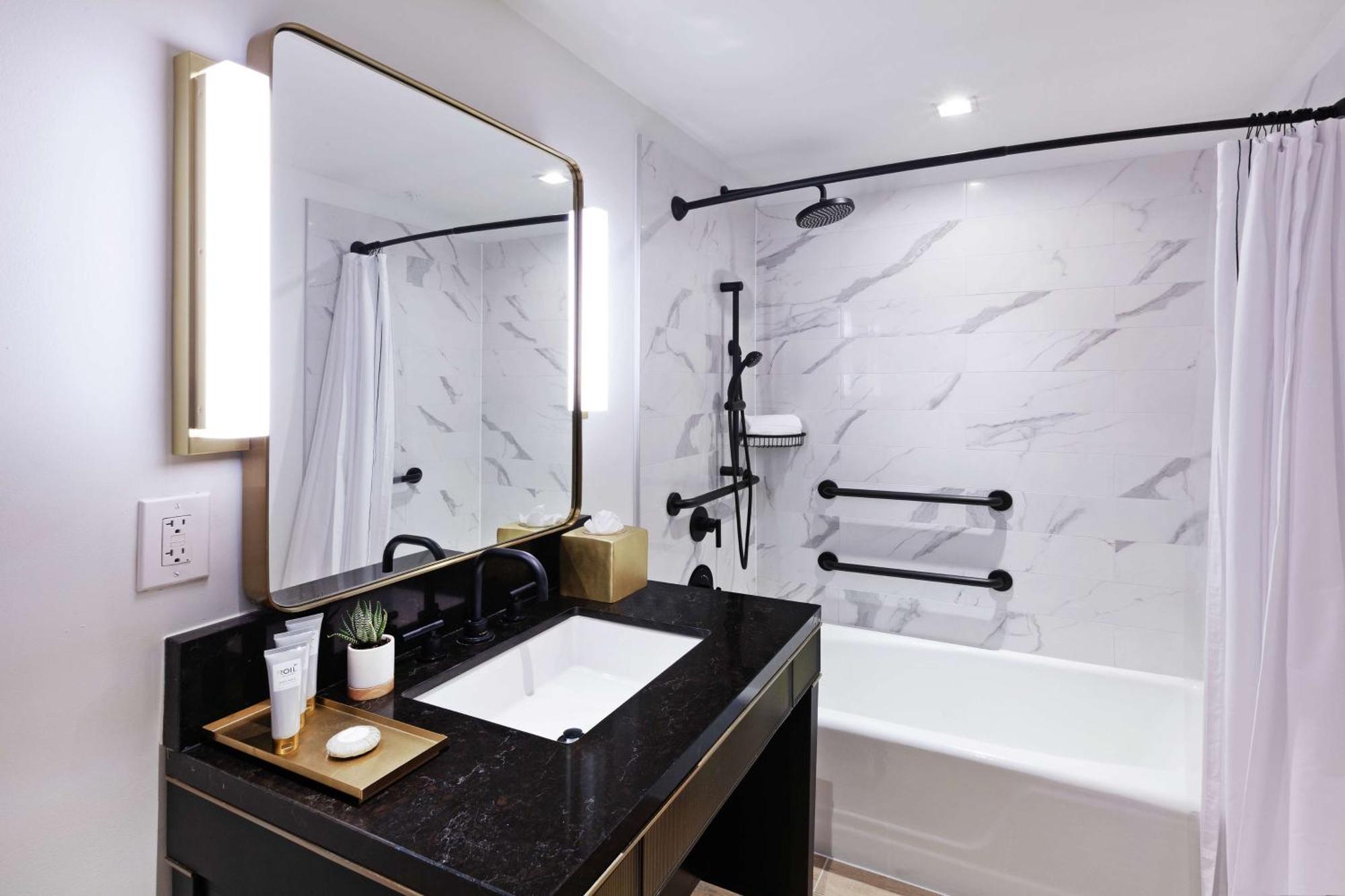 Hotel C. Baldwin, Curio Collection By Hilton Houston